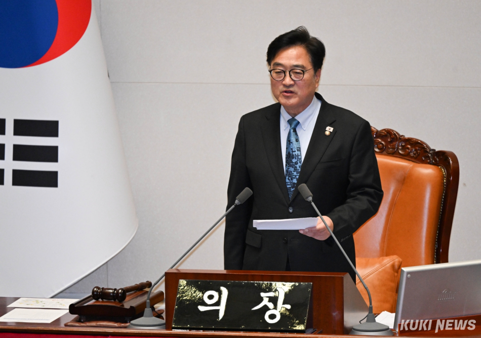 우원식 국회의장이 8일 국회 본회의장에서 국민의힘의 헌법 개정안 표결 불참과 민생법안 무제한토론에 유감의 뜻을 밝히고 있다. 임은재 기자