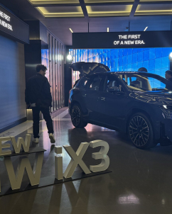 6100명 명동으로 불러낸 BMW 전기 SUV…더 뉴 iX3 직접 보니