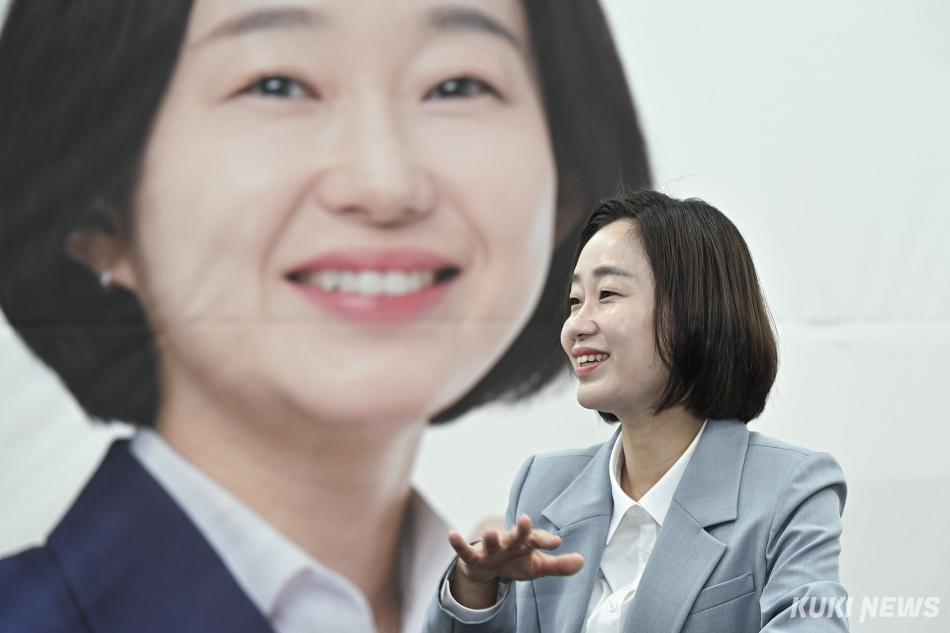 김재연 진보당 상임대표가 8일 경기 평택시 안중읍에 위치한 선거사무소에서 쿠키뉴스와 인터뷰를 하고 있다. 남동균 기자