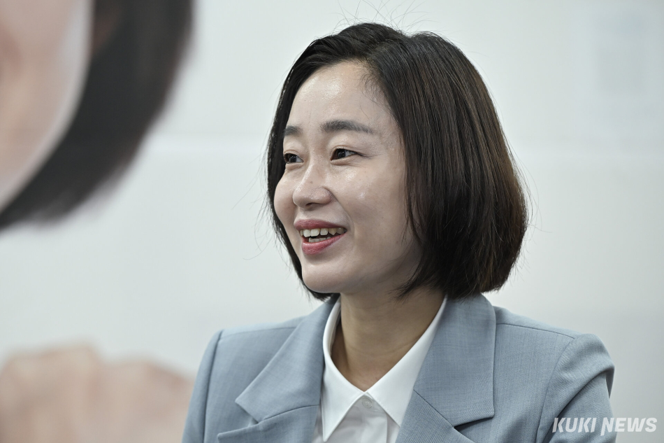 김재연 진보당 상임대표가 8일 경기 평택시 안중읍에 위치한 선거사무소에서 쿠키뉴스와 인터뷰를 하고 있다. 남동균 기자