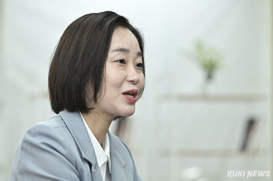 김재연 진보당 상임대표가 8일 경기 평택시 안중읍에 위치한 선거사무소에서 쿠키뉴스와 인터뷰를 하고 있다. 남동균 기자
