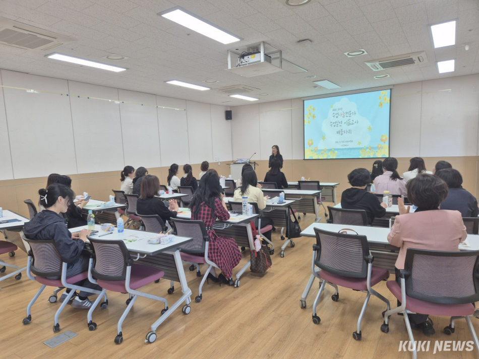 충남교육청은 9일 공주 일원에서 유치원 수업나눔 문화 확산을 위해 수업나눔전문가와 수업실연 이끎교사를 대상으로 역량강화 직무연수를 실시했다. 충남교육청