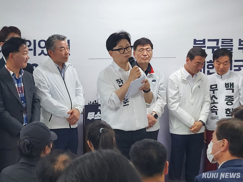 부산 북갑 재보궐선거에 출마한 한동훈 무소속 후보가 10일 부산 북구에서 열린 선거사무소 개소식에서 발언하고 있다. 전재훈 기자