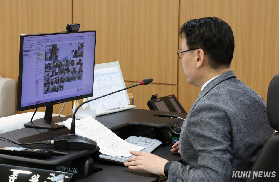 충남도는 11일 홍종완 도지사 권한대행 주재로 주요 긴급 실국원장 영상회의를 개최하고, 도정 현안을 점검했다.