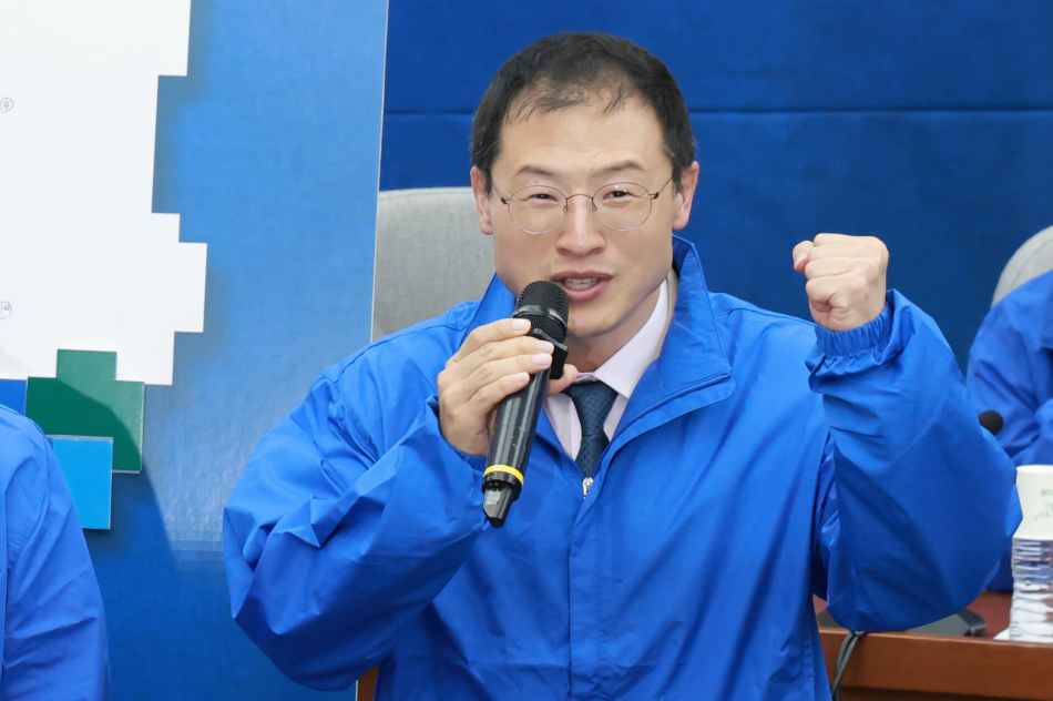 김상욱 더불어민주당 울산시장 후보가 지난달 23일 국회에서 열린 민주당 광역단체장 후보 연석회의에서 각오를 말하고 있다. 연합뉴스