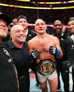 스트릭랜드, 2년 4개월 만에 UFC 미들급 타이틀 탈환…치마예프에 생애 첫 패배 안겨