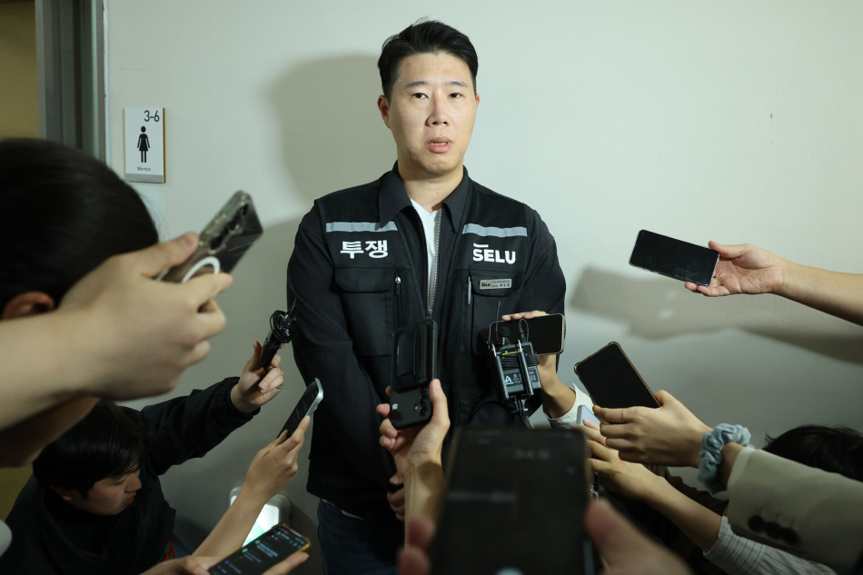 최승호 삼성그룹 초기업노조 삼성전자 지부 위원장이 입장을 밝히고 있다. 연합뉴스