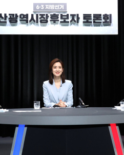 전재수 ‘엘시티’ vs 박형준 ‘까르띠에’…첫 부산시장 토론회서 난타전