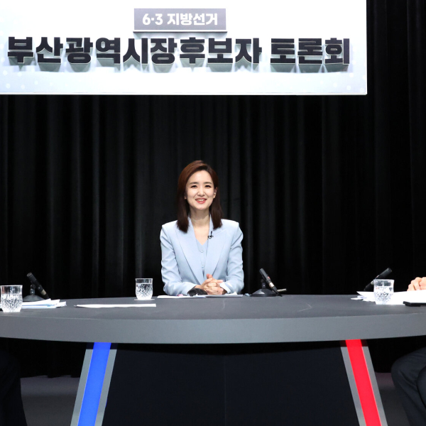 전재수 ‘엘시티’ vs 박형준 ‘까르띠에’…첫 부산시장 토론회서 난타전