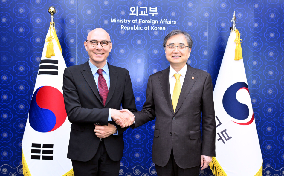 조현 외교부 장관은 13일 방한 중인 볼커 튀르크 유엔 인권최고대표와 면담했다. 외교부 제공