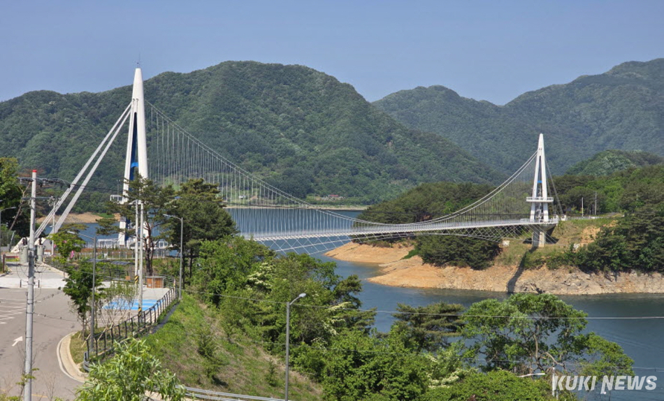 130억 들인 파로호 출렁다리 4년도 안돼 출입이 통제되고 있어 주민들이 큰 불편을 겪고 있다.
