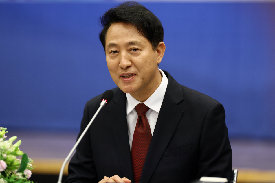 오세훈 국민의힘 서울시장 후보가 14일 서울 중구 대한상공회의소에서 열린 편집인협회 초청 포럼에 참석해 발언하고 있다. 연합뉴스