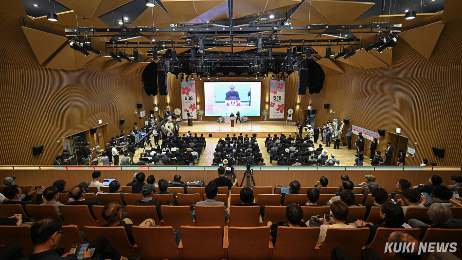 18일 서울 중구 서울시청에서 5.18민주화운동 제46주년 서울기념식이 열리고 있다.