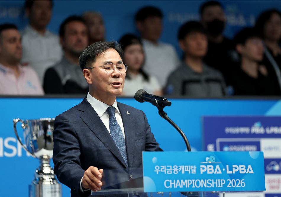 우리금융캐피탈 기동호 대표이사가 18일 경기도 고양시 킨텍스 PBA스타디움에서 열린 우리금융캐피탈 PBA-LPBA 챔피언십 개막식에서 환영사를 전하고 있다. PBA 제공
