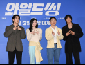 강동원, 이번엔 댄스 그룹 리더… ‘트라이앵글’ 엄태구·박지현과 케미 폭발 [쿠키포토]