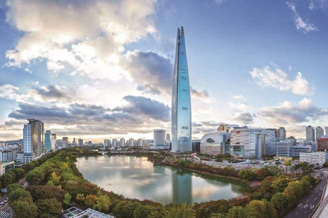 롯데그룹이 위치한 롯데월드타워 전경. 롯데그룹