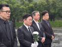 권순기 봉하 참배·송영기 학부모 지지 선언…경남교육감 선거전 본격화