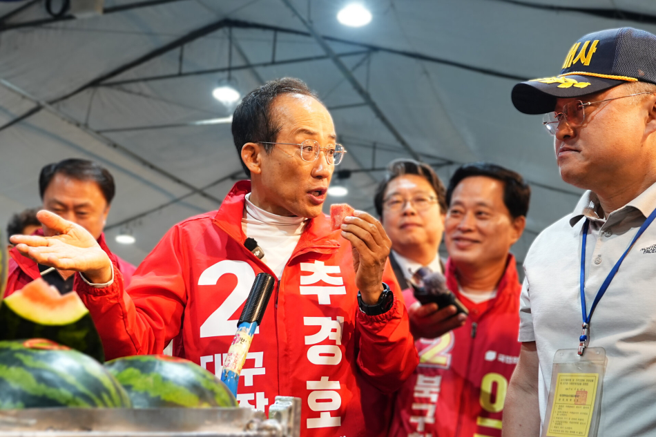 추경호 국민의힘 대구시장 후보가 21일 현대백화점 대구점 앞에서 출정 행사를 열고 본격적인 세몰이에 나선다. 후보 측 제공