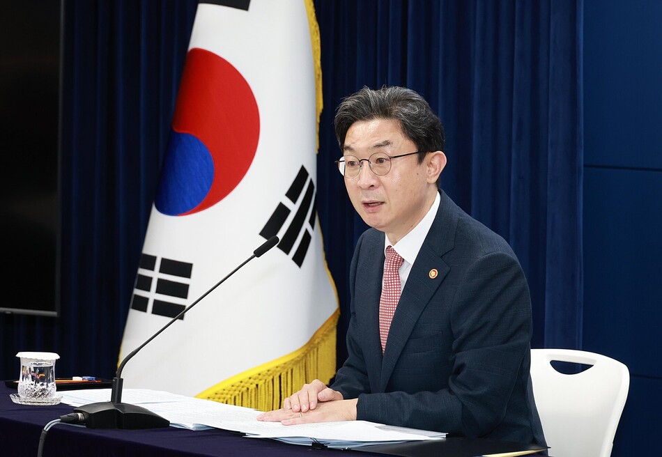 이억원 금융위원장이 21일 오전 서울 종로구 정부서울청사에서 개최한 출입기자단 간담회에서 발언하고 있다. 금융위 제공