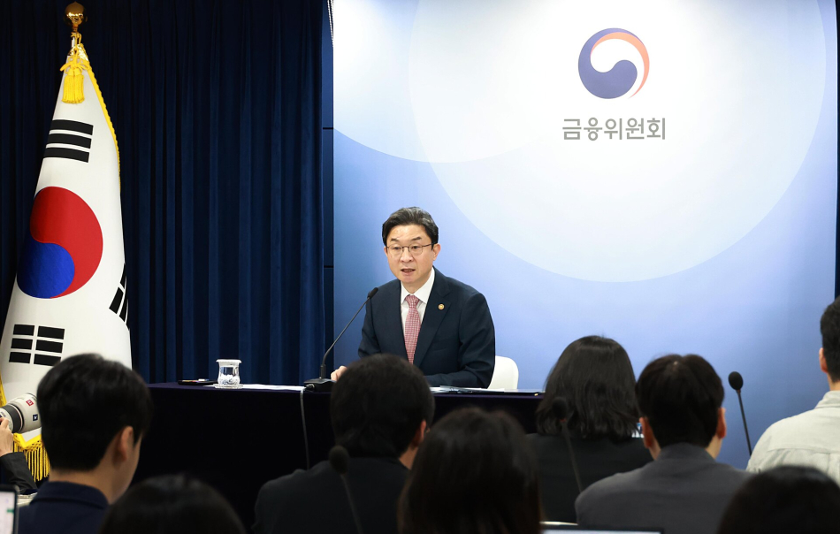 이억원 금융위원장이 21일 오전 서울 종로구 정부서울청사에서 개최한 출입기자단 간담회에서 발언하고 있다. 금융위원회 제공