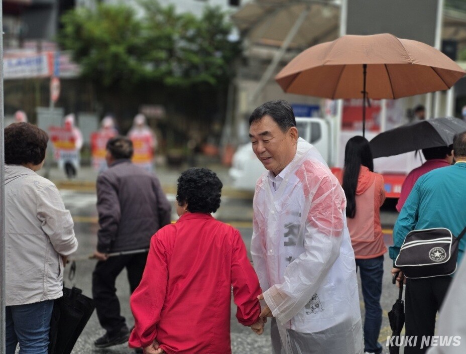 6·3 지방선거 공식 선거운동 첫날인 21일 국민의힘 최철규 후보가 정선군 사북읍에서 출정식을 갖고 지지를 호소했다. 후보 캠프