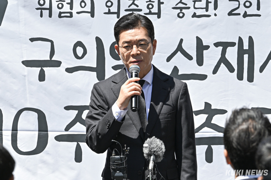 정원오 더불어민주당 서울시장 후보가 22일 서울 광진구 구의역에서 열린 구의역 참사 10주기 추모문화제에서 발언하고 있다.
