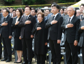 봉하마을 찾은 李대통령 부부…노무현 前대통령 17주기 엄수