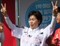 장성우 유니폼 입은 양향자…KT위즈파크 앞 유세 [쿠키포토]