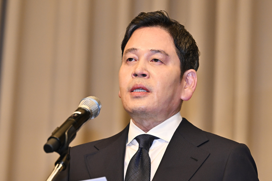 정용진 신세계그룹 회장이 스타벅스코리아의 ‘탱크데이’ 논란과 관련해 직접 대국민 사과를 진행했다. 남동균 기자