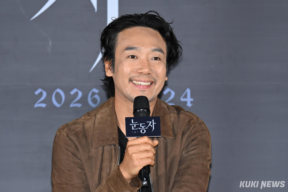 배우 김남희가 26일 오전 서울 CGV 용산아이파크몰점에서 진행된 영화 ‘눈동자’ 제작보고회에서 발언하고 있다.