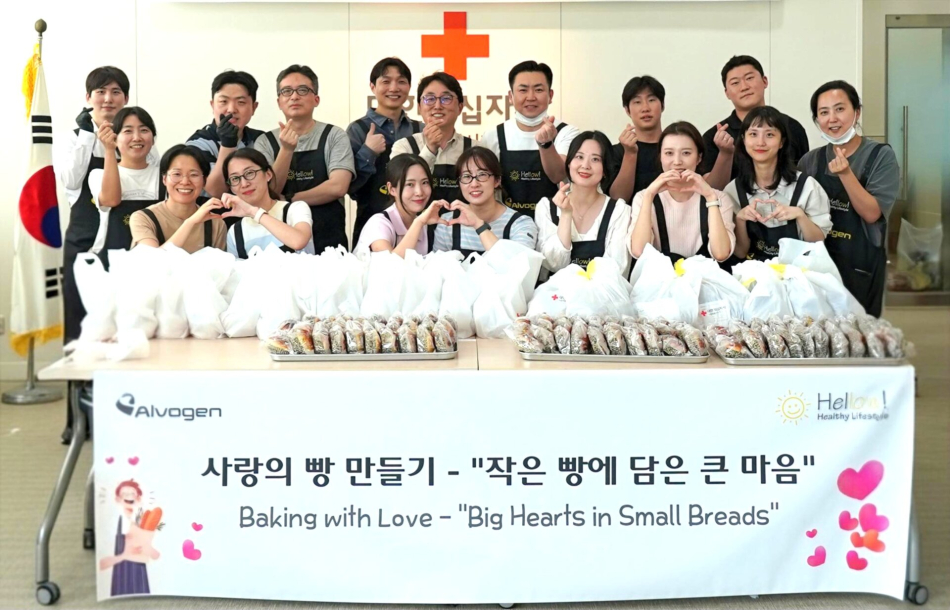 알보젠코리아가 지난 22일 가정의 달을 맞아 대한적십자사 나눔봉사센터에서 임직원들과 함께 지역사회 이웃들을 위한 ‘건강한 제빵 나눔 봉사활동’을 진행했다. 알보젠코리아 제공