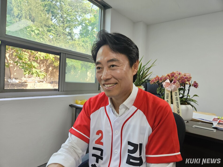 김경대 국민의힘 용산구청장 후보가 지난 15일 서울 한강로1가 선거사무소에서 쿠키뉴스와 인터뷰하고 있다. 서지영 기자