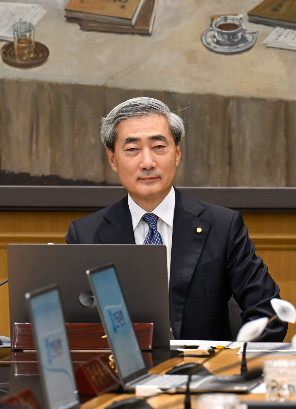 신현송 한국은행 총재가 28일 서울 중구 한국은행 본관에서 열린 취임 후 첫 금융통화위원회 본회의를 주재하고 있다. 2026.05.28 사진공동취재단