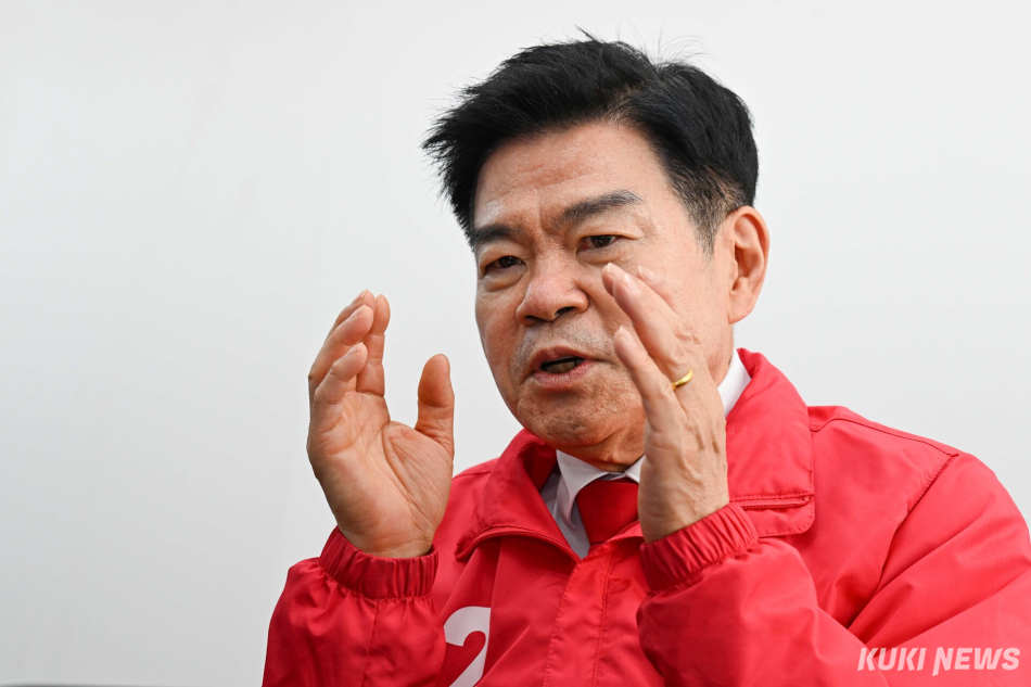 이필형 국민의힘 동대문구청장 후보가 지난 18일 서울 제기동 선거사무소에서 쿠키뉴스와 인터뷰하고 있다. 임은재 기자