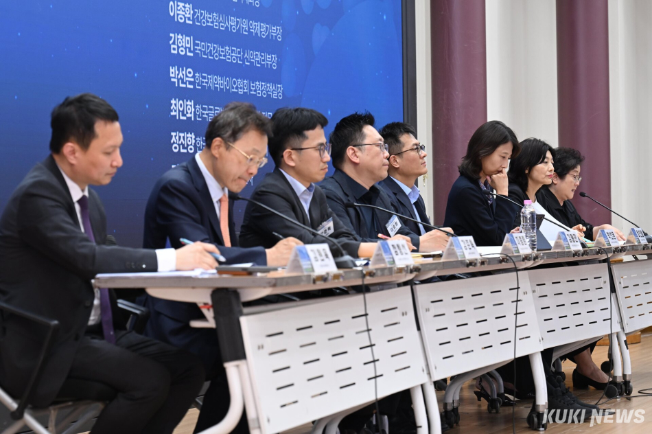 ‘2026 쿠키뉴스 건강포럼’ 토론회가 29일 오후 2시 국회의원회관 제1소회의실에서 ‘신약 접근성 확대와 제약 혁신의 균형’을 주제로 진행되고 있다. 임은재 기자