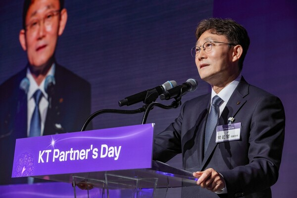 4월14일 열린 제11회 KT 파트너스데이 2026에서 박윤영 KT 대표가 인사말을 하고 있다. KT 제공