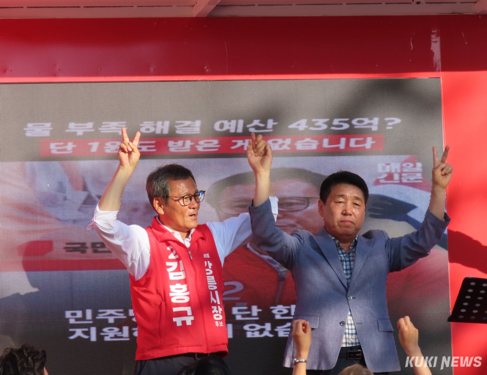 국민의힘 김진태 강원도지사 후보와 김홍규 강릉시장 후보를 비롯한 강릉지역 국민의힘 6.3지방선거 출마 시·도의원 후보자 전원은 31일 강릉 월화거리에서 당원·선거운동원·지지자·시민 등 주최측 추산 2000여명이 집결한 가운데 ‘총력 집중유세’를 펼쳤다. 전인수 기자