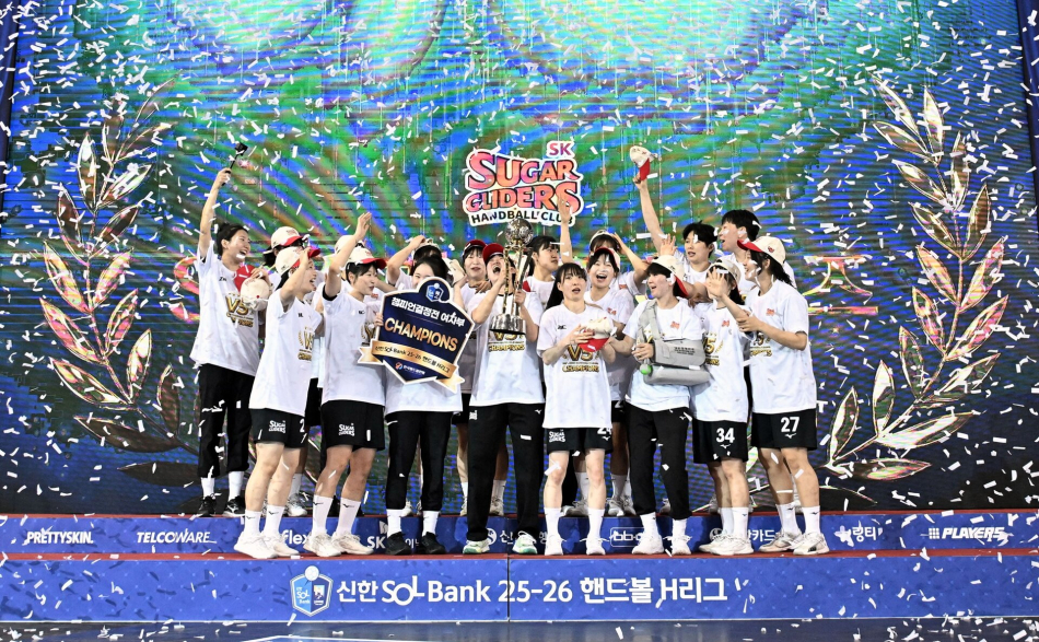 H리그 여자부 통합 3연패를 달성한 SK슈가글라이더즈. 한국핸드볼연맹 제공