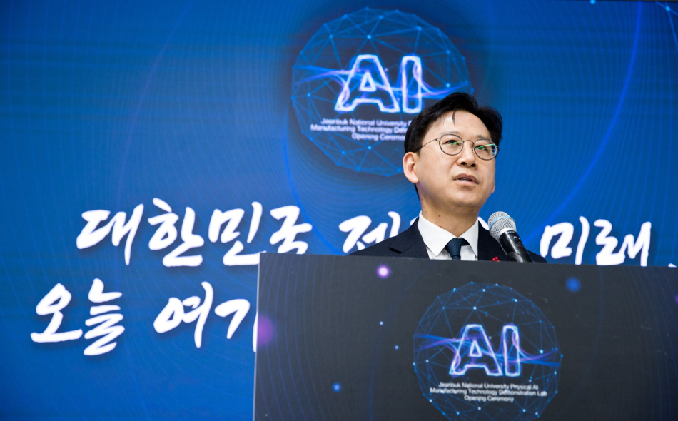 배경훈 부총리 겸 과학기술정보통신부 장관이 1월26일 전북 전주시 전북대학교에서 열린 ‘피지컬 AI 실증랩 개소식‘에서 발언하고 있다. 과학기술정보통신부 제공.