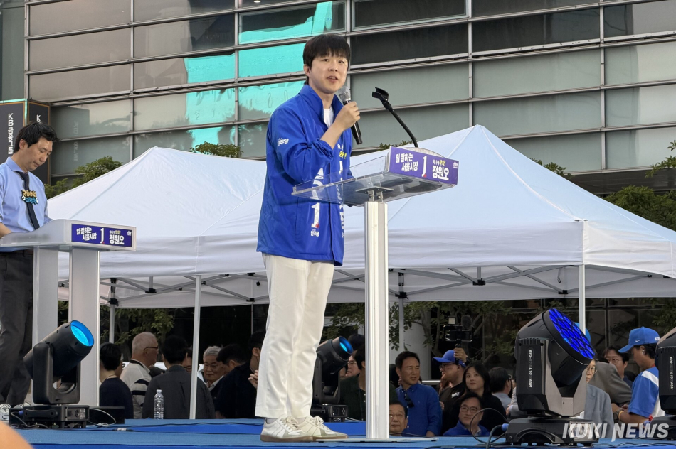김형남 상임선대위원장이 2일 서울 청계광장에서 열린 정원오 더불어민주당 서울시장 후보 마지막 유세에 참석해 발언하고 있다. 유병민 기자