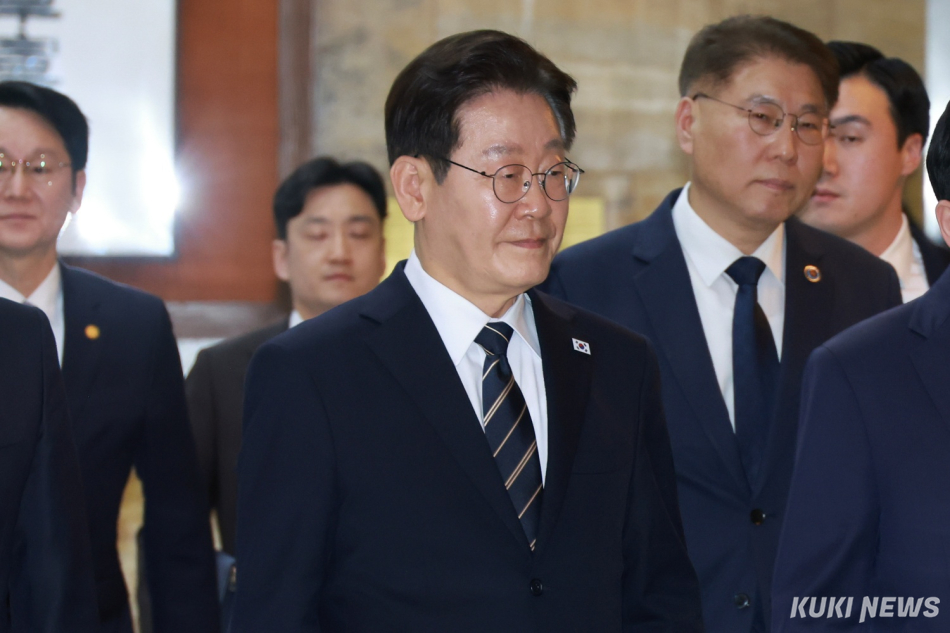 이재명 대통령이 지난 4월2일 오후 중동 사태 대응을 위한 추가경정예산안에 대한 시정연설을 하기 위해 서울 여의도 국회로 들어서고 있다. 임은재 기자