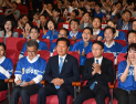 민주당, “우세 11곳” 출구조사에 환호…지도부는 ‘차분’ [6·3 지선]