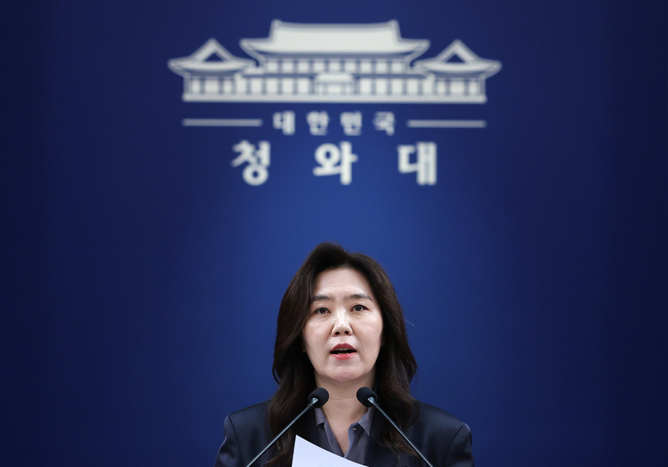 강유정 대변인이 21일 청와대 춘추관에서 현안 브리핑을 하고 있다. 연합뉴스