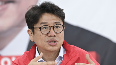 출구조사 1위 조국·2위 김용남 제쳤다…유의동, 평택을 재선거 ‘대역전극’