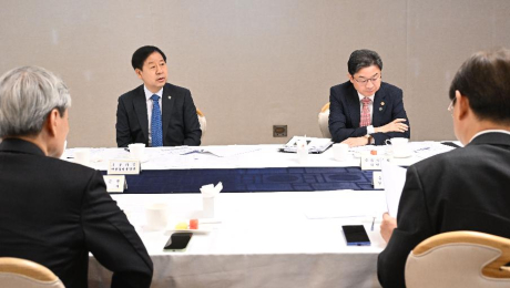 OECD 한국경제 성장률 상향...정부, 빚투 리스크 점검