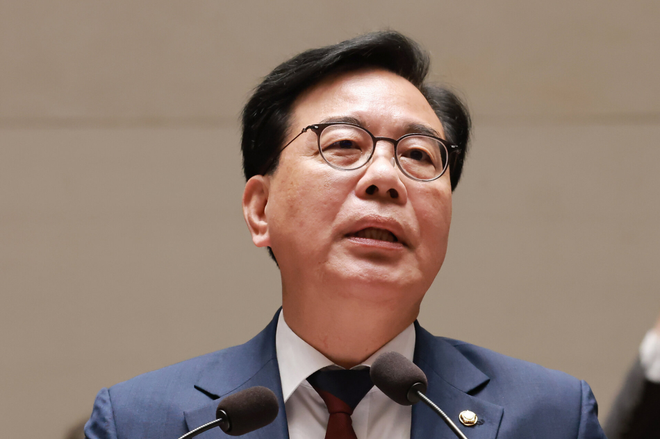 송언석 국민의힘 원내대표가 4일 국회에서 열린 의원총회에서 발언하고 있다.