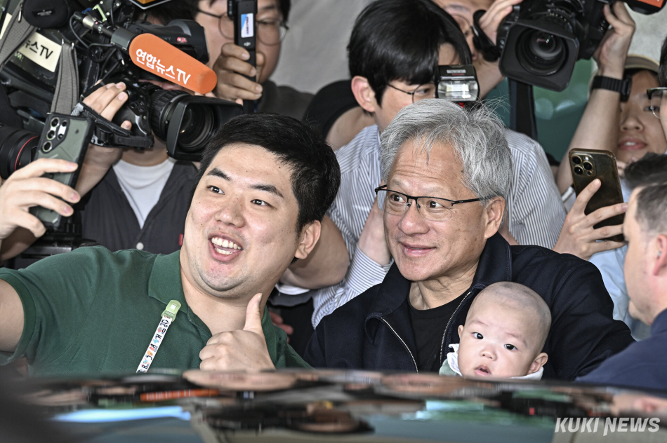 젠슨 황 엔비디아 CEO가 5일 오후 한국을 찾았다. 남동균 기자