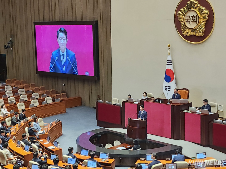 조정식 신임 국회의장이 5일 국회 본회의에서 당선 인사를 하고 있다. 전재훈 기자