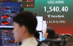 원·달러 환율, 17년 만에 최고 수준…외국인 이탈·중동 리스크 겹쳤다