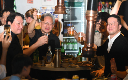 형님들의 ‘삼쏘 회동’…젠슨 황·최태원·구광모·이해진 뭉쳤다 [쿠키포토]
